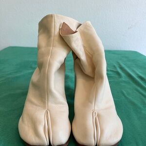 Maison Margiela White Tabi boots